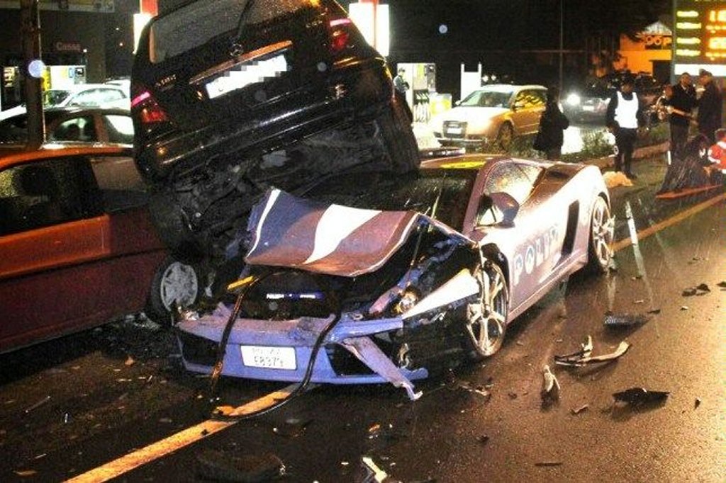 Lamborghini Gallardo police car crashes