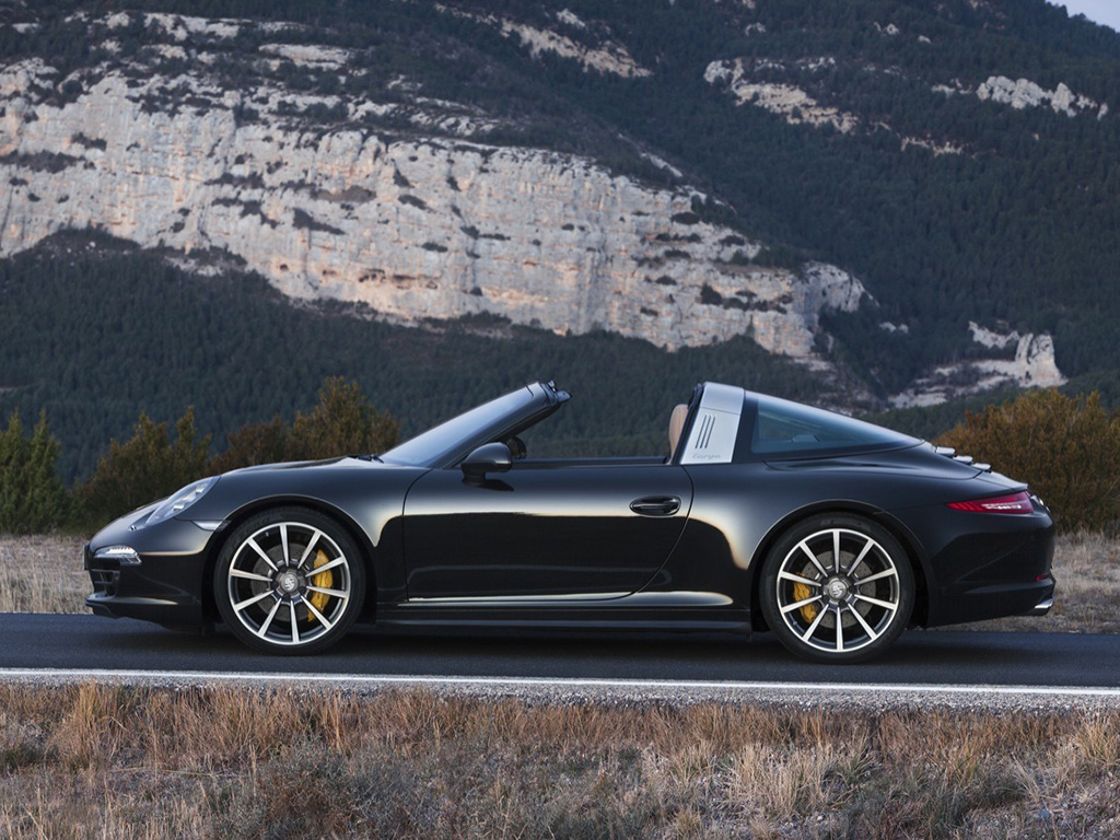 2014 Porsche 911 Targa 4 and 4S revealed in Detroit