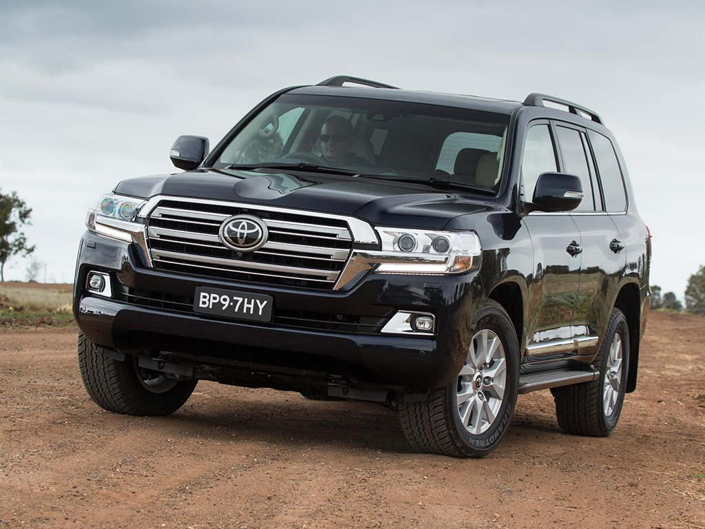 2016 Toyota Land Cruiser officially revealed