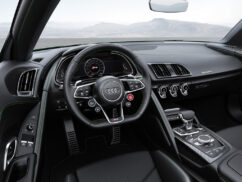 Audi R8 Spyder V10 plus interior