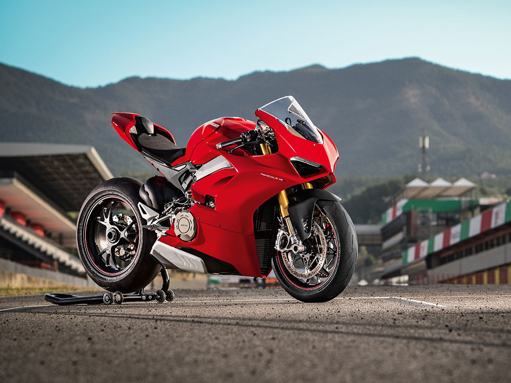 Ducati Panigale V4 revealed with four-cylinder engine