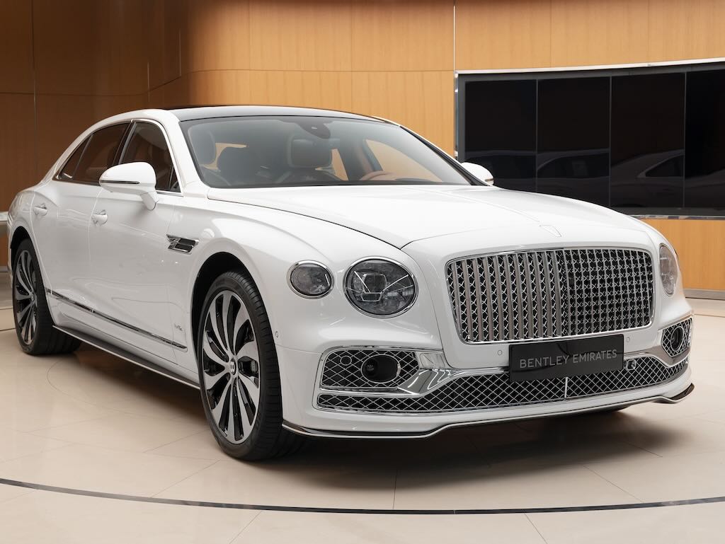 Bentley تبتكر طرازات محدودة الإصدار مستوحاة من الأفق المعماري المتميّز لكل من دبي وأبوظبي