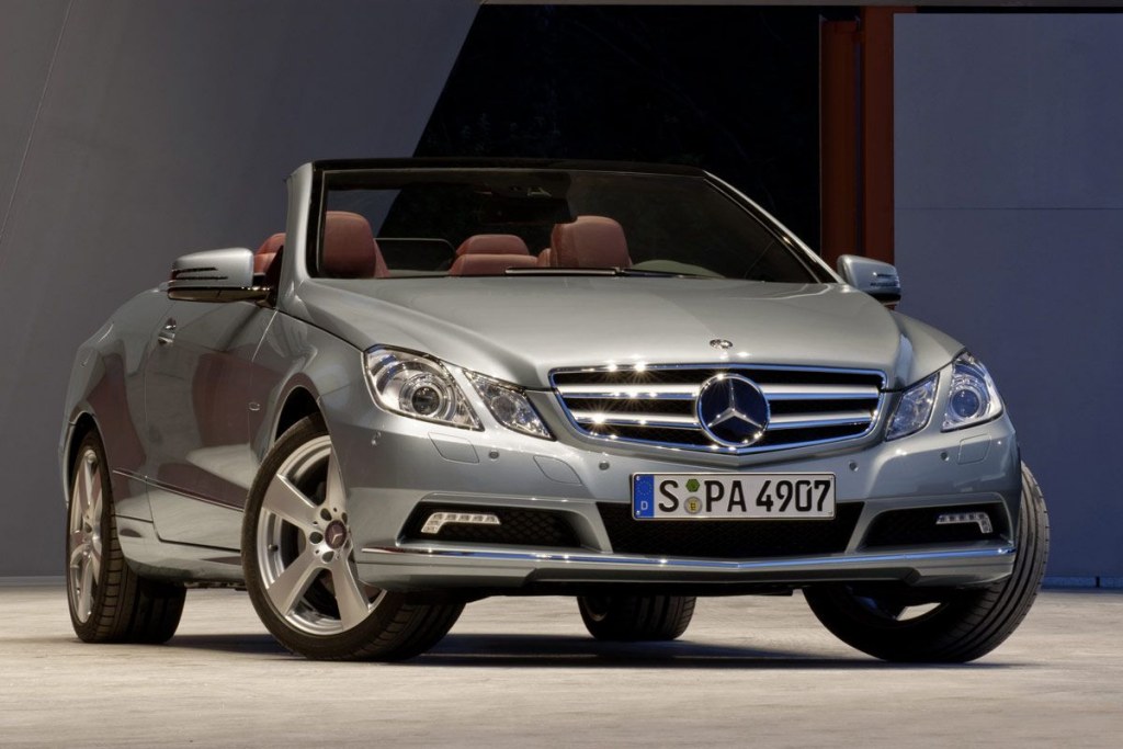 Mercedes-Benz E-Class Cabriolet makes 2010 debut