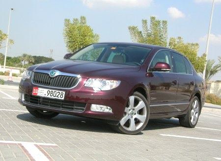 Parking test: 2011 Skoda Superb automatic parallel parking