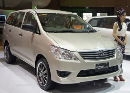 Toyota Innova 2012 facelift debuts in Asia