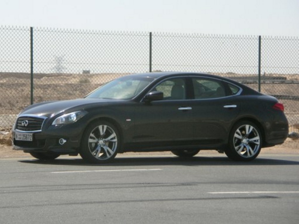 2011 Infiniti M56