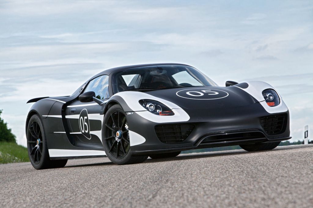 Porsche 918 Spyder prototype out on trial runs