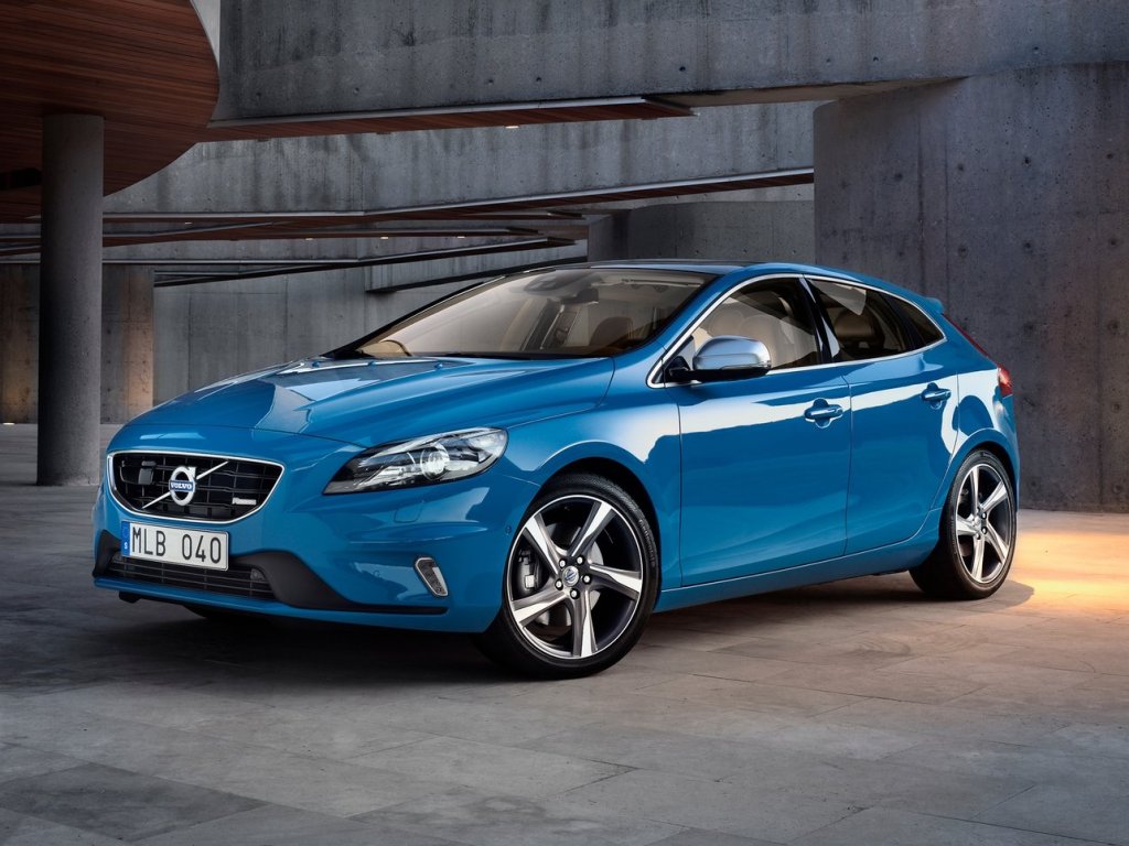 Volvo V40 2013 makes GCC debut in UAE