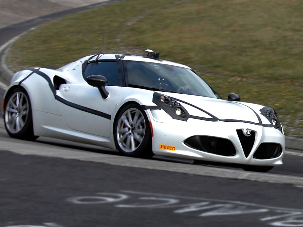 Alfa Romeo 4C sets new record ahead of UAE debut