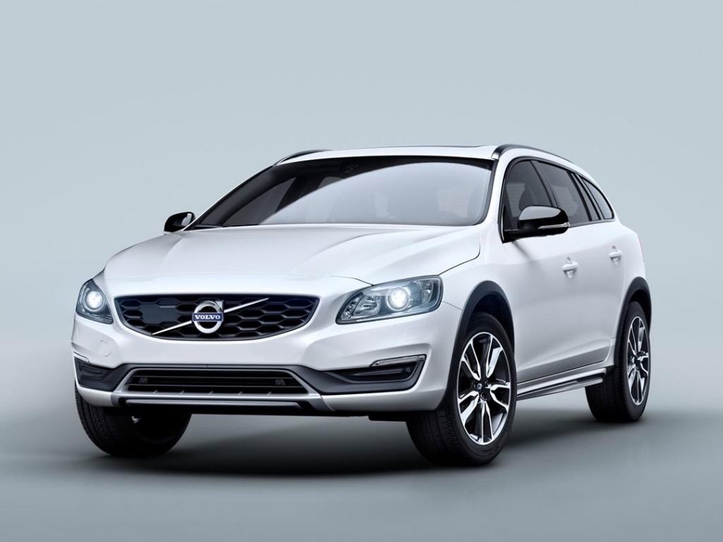 2015 Volvo V60 Cross Country debuts at Los Angeles