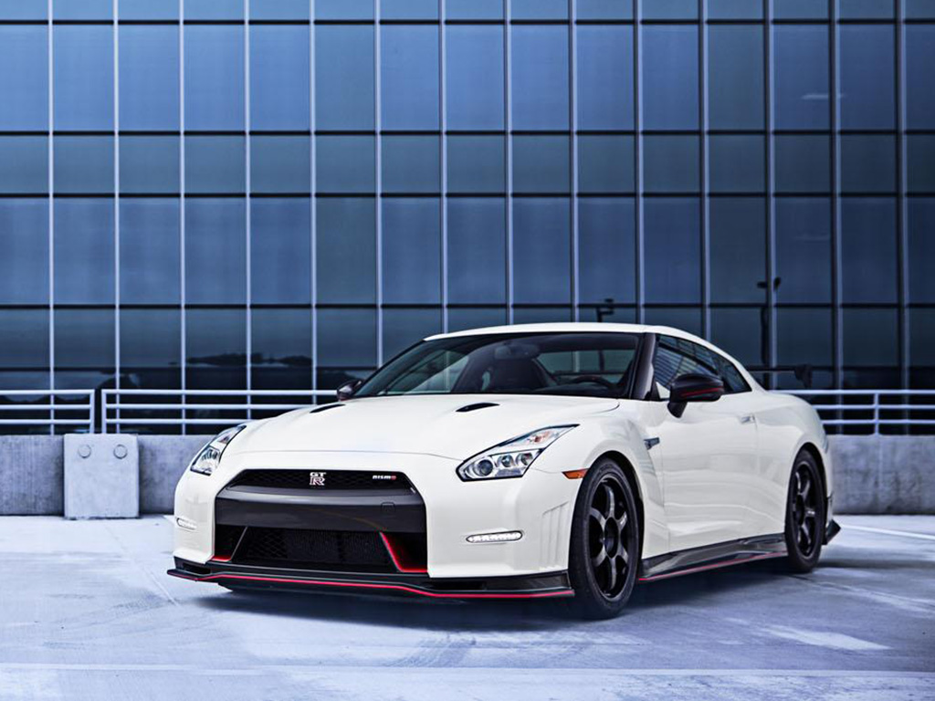 2016 Nissan GT-R revealed