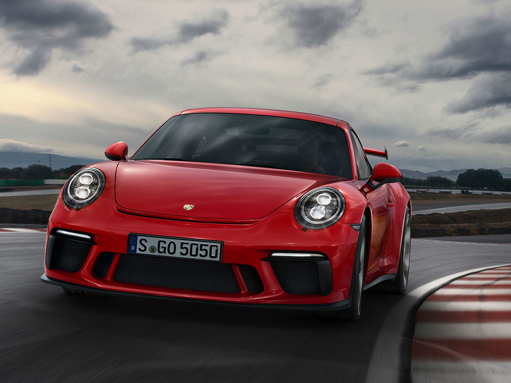 سيارة 2018 بورشه 911 GT3  تأتي بقوة 500 حصان و سرعات يدوية اختيارية