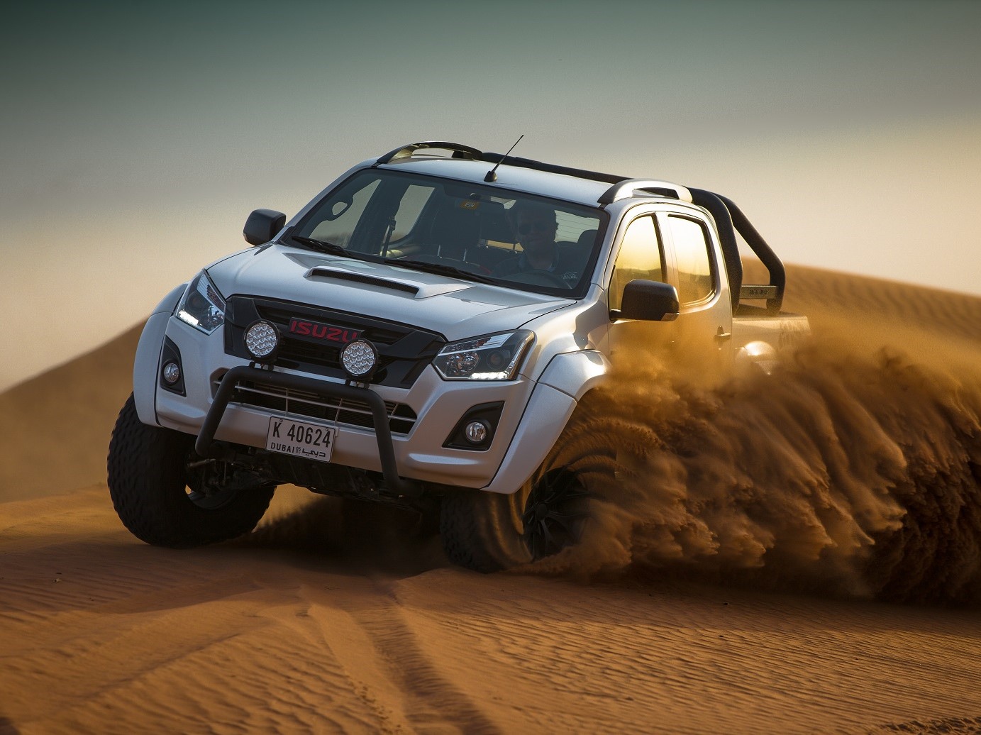 آركتك تطلق أول سيارة إيسوزو D-Max AT35 معدَّلة بالشرق الأوسط