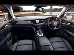 2018-holden-commodore-vxr interior