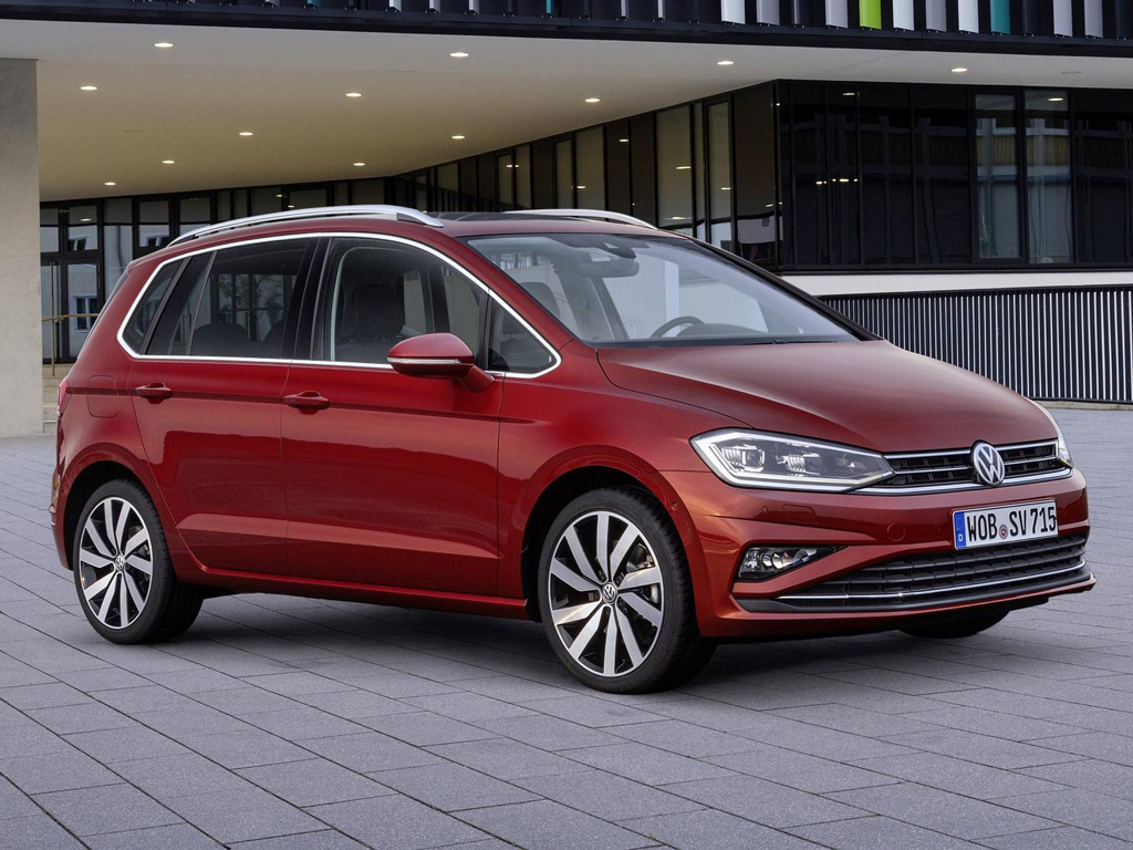 VW Golf Sportsvan 2018 refreshed for Frankfurt debut