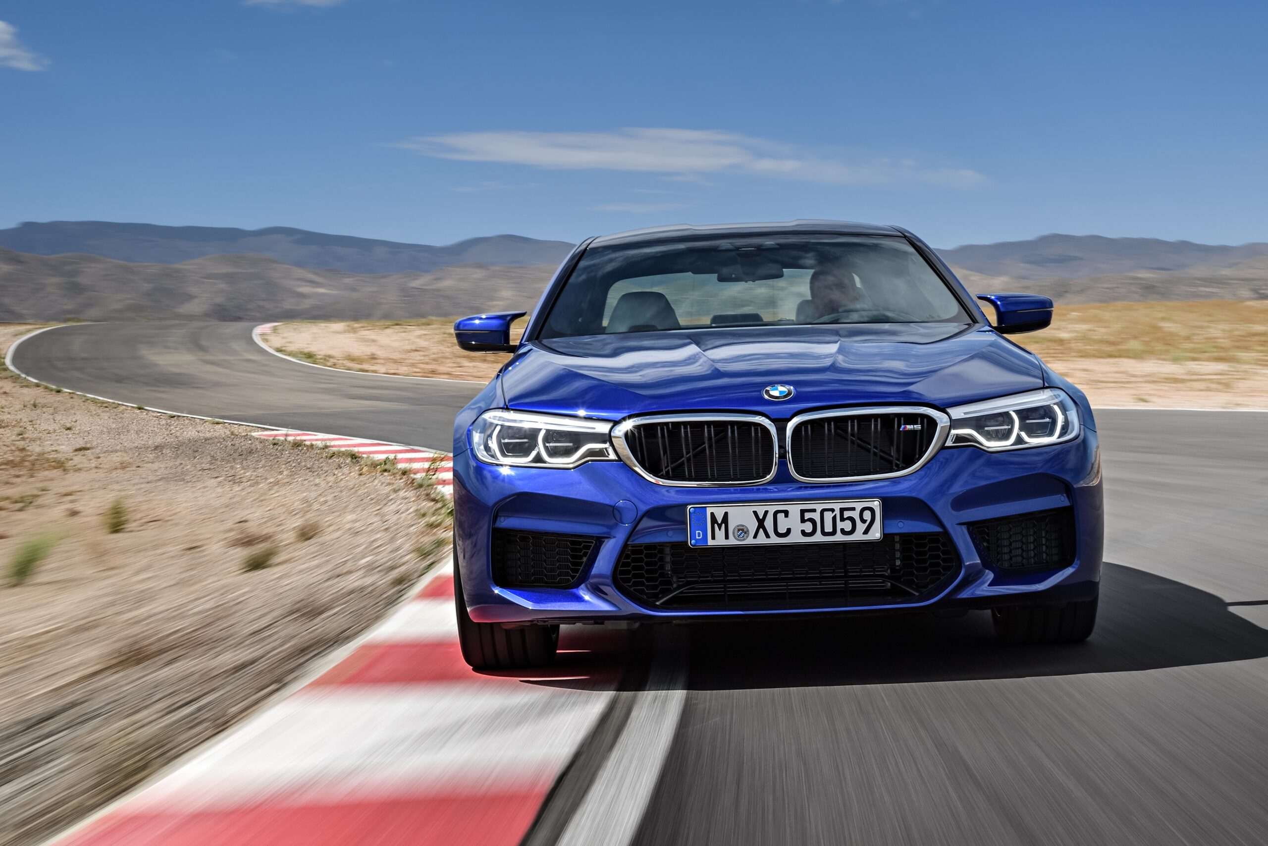 الكشف عن سيارة BMW M5 الجديدة لعام 2018