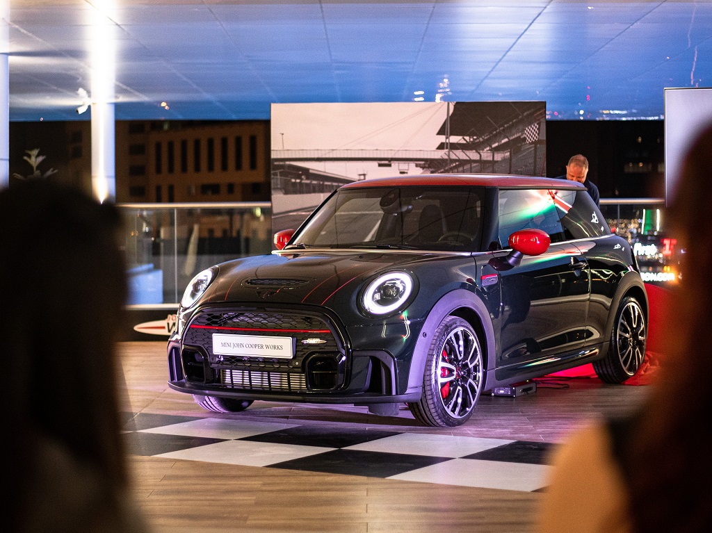 المركز الميكانيكي للخليج العربي يقدم السيارة الجديدة MINI Hatch John Cooper Works 3 doors