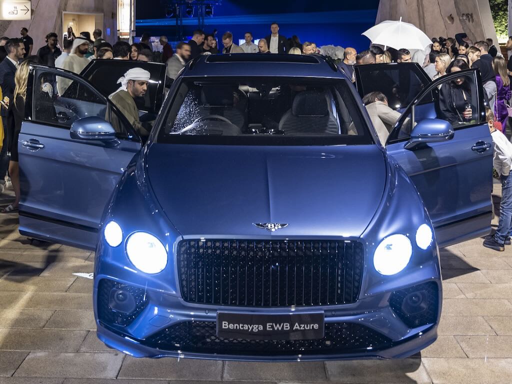 Bentley  تزيح الستار عن Bentayga Extended Wheelbase للمرّة الأولى في الإمارات