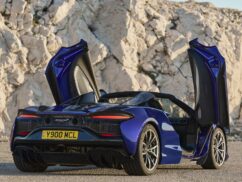 McLaren Artura Spider